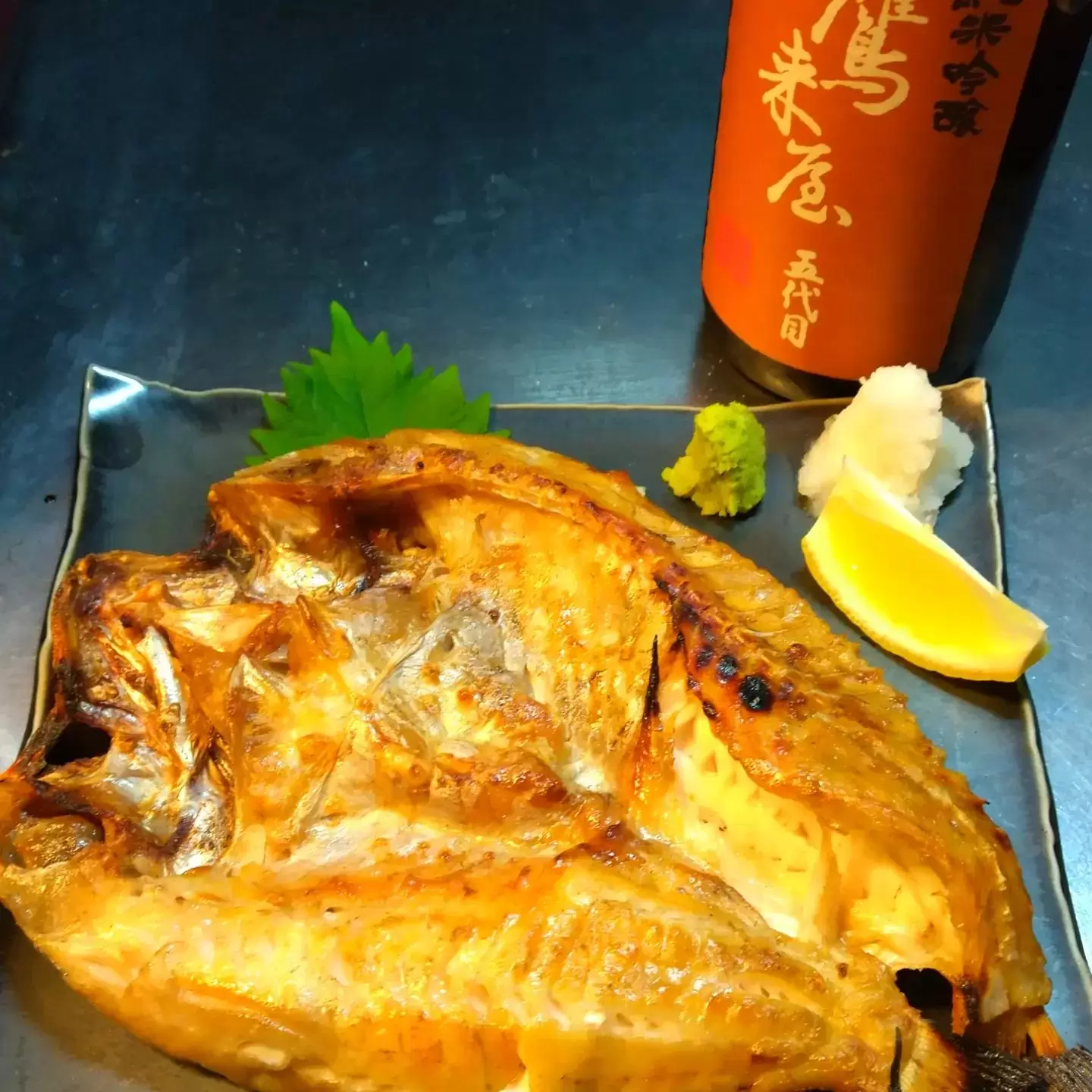 メバルの干物。島根県浜田漁港で捕れたメバルの干物を炭火でじっくり丁寧に焼きました。脂の乗ったプリプリのメバル。辛口の日本酒が良く合いますねえ。#干物 #メバル #炭火#島根県 #浜田漁港#日本酒 #魚